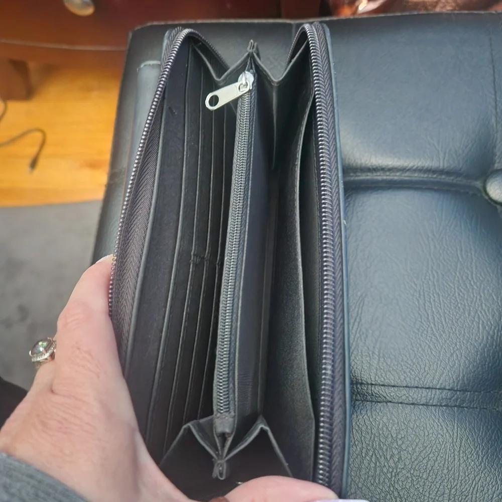 Kenneth Cole Reaction sleek wallet